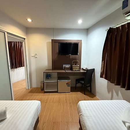 Bed By Cruise Hotel At Samakkhi-Tivanont Nonthaburi Bagian luar foto