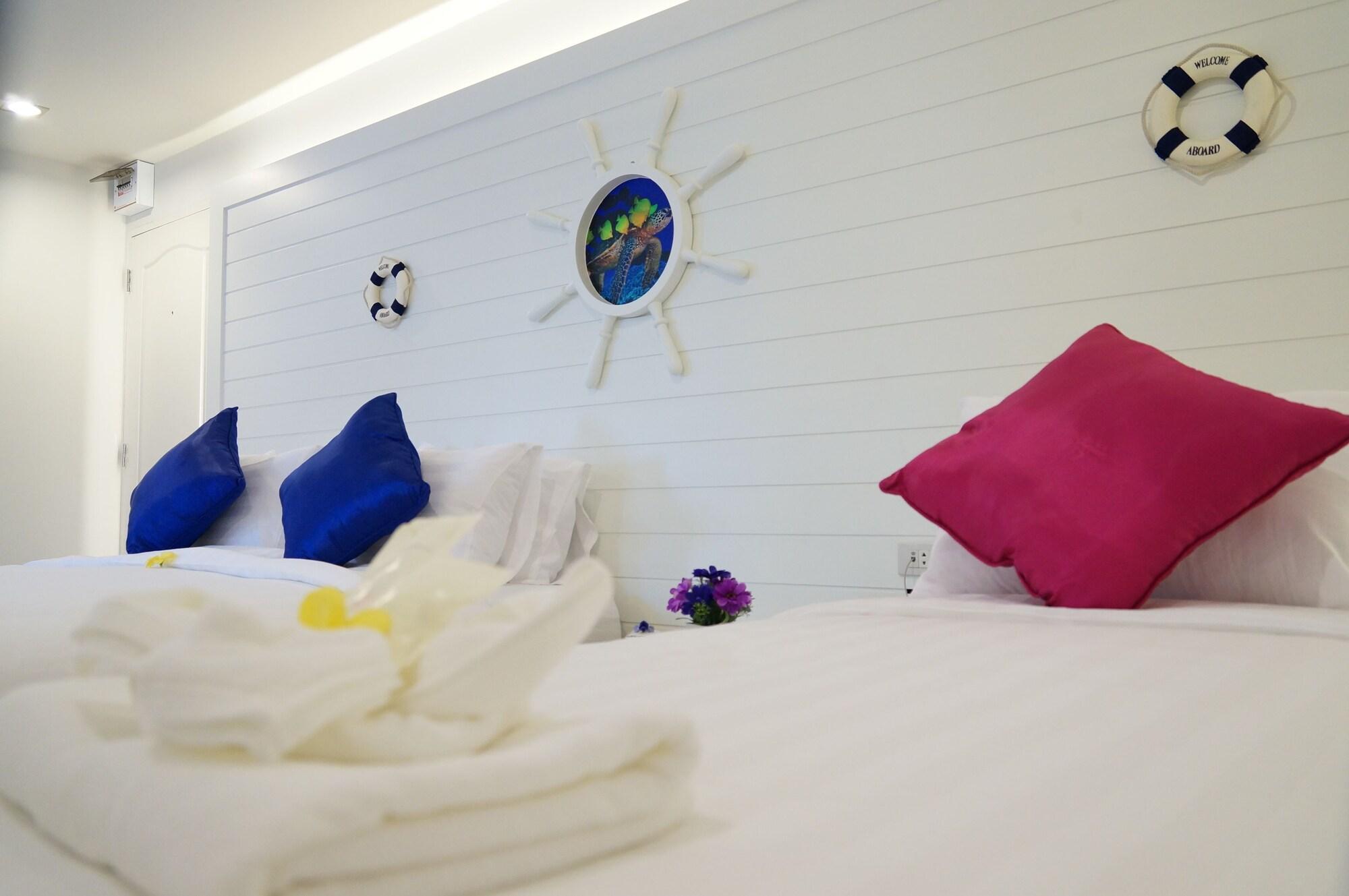 Bed By Cruise Hotel At Samakkhi-Tivanont Nonthaburi Bagian luar foto