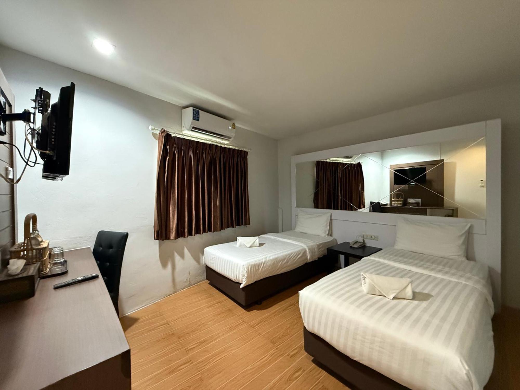 Bed By Cruise Hotel At Samakkhi-Tivanont Nonthaburi Bagian luar foto
