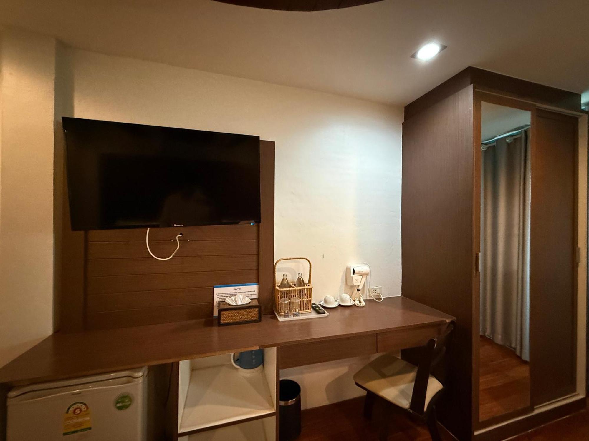 Bed By Cruise Hotel At Samakkhi-Tivanont Nonthaburi Bagian luar foto